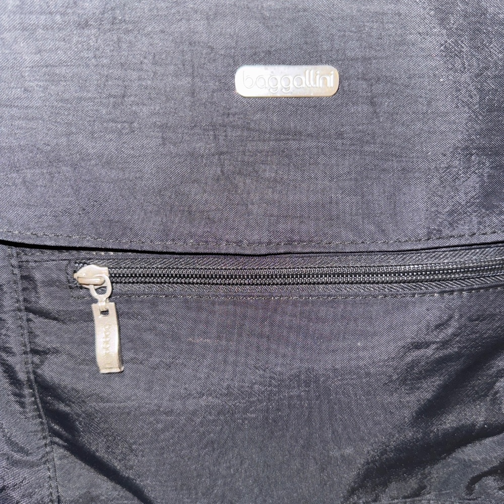 Baggalini nylon cross body bag - Picture 2 of 9
